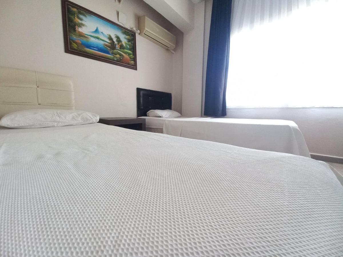 Blue Otel Çeşme Esterno foto